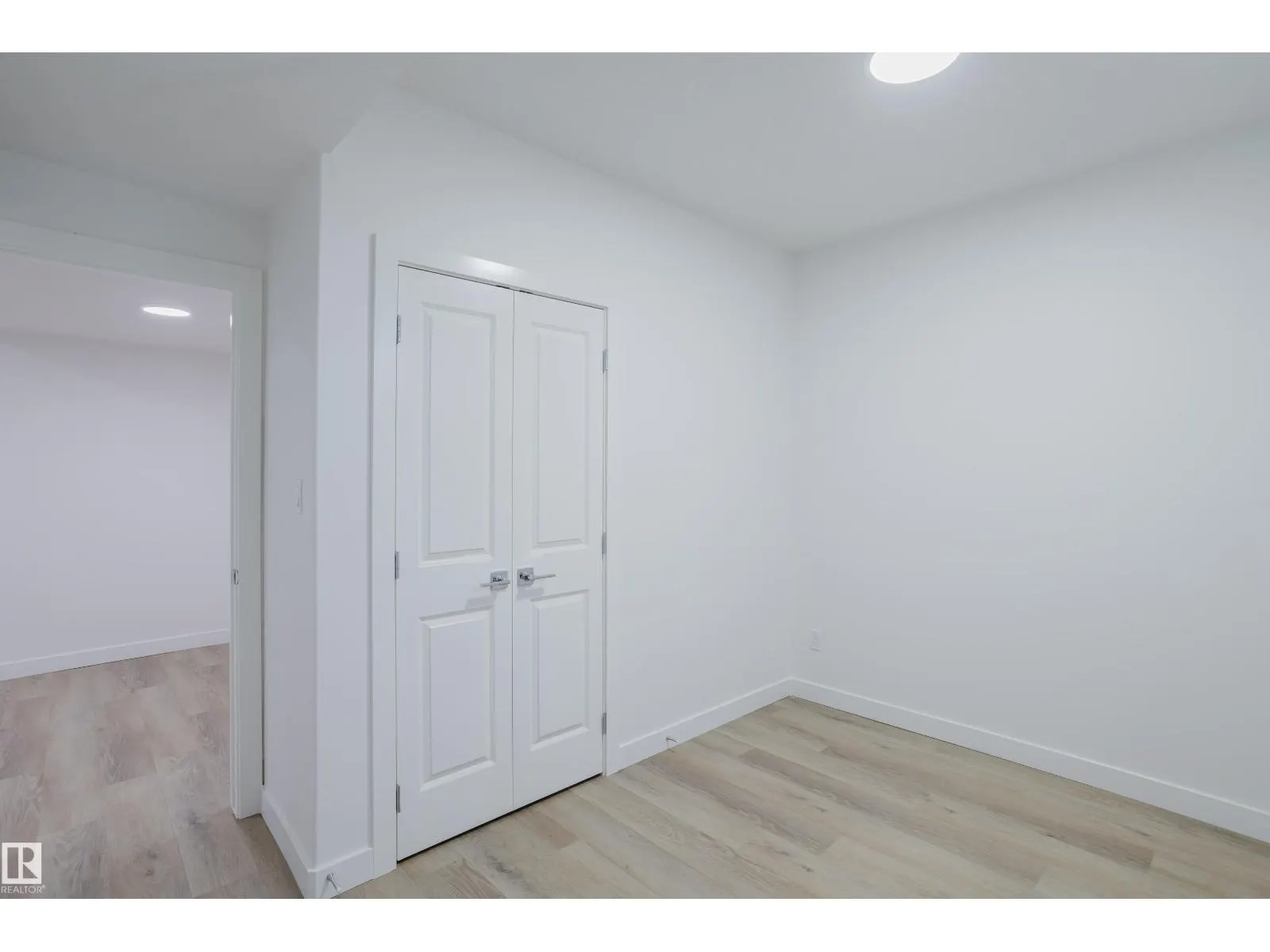 924 15 AV NW