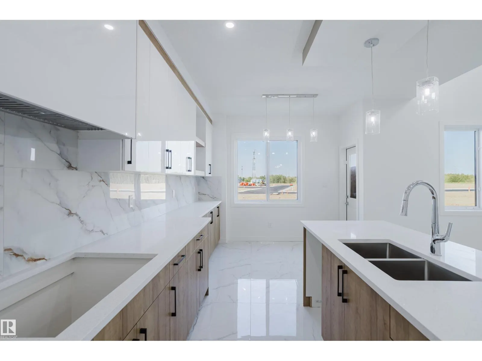 924 15 AV NW