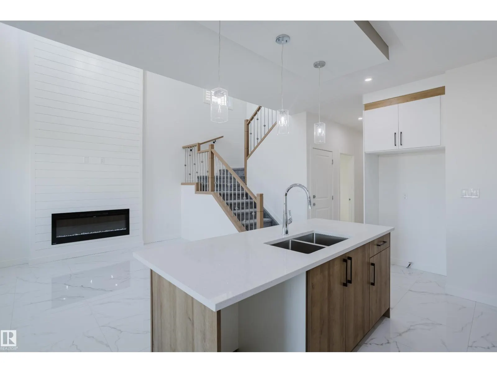 924 15 AV NW