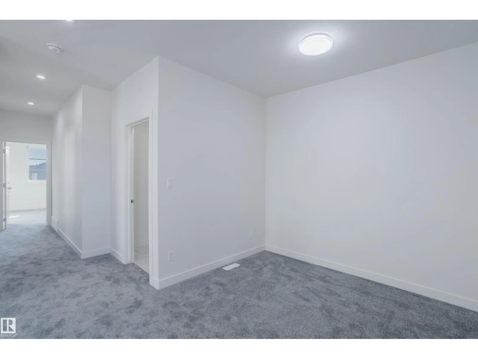 924 15 AV NW