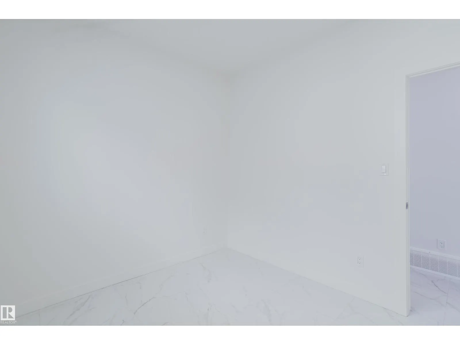 924 15 AV NW