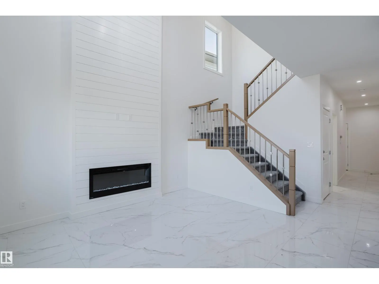 924 15 AV NW