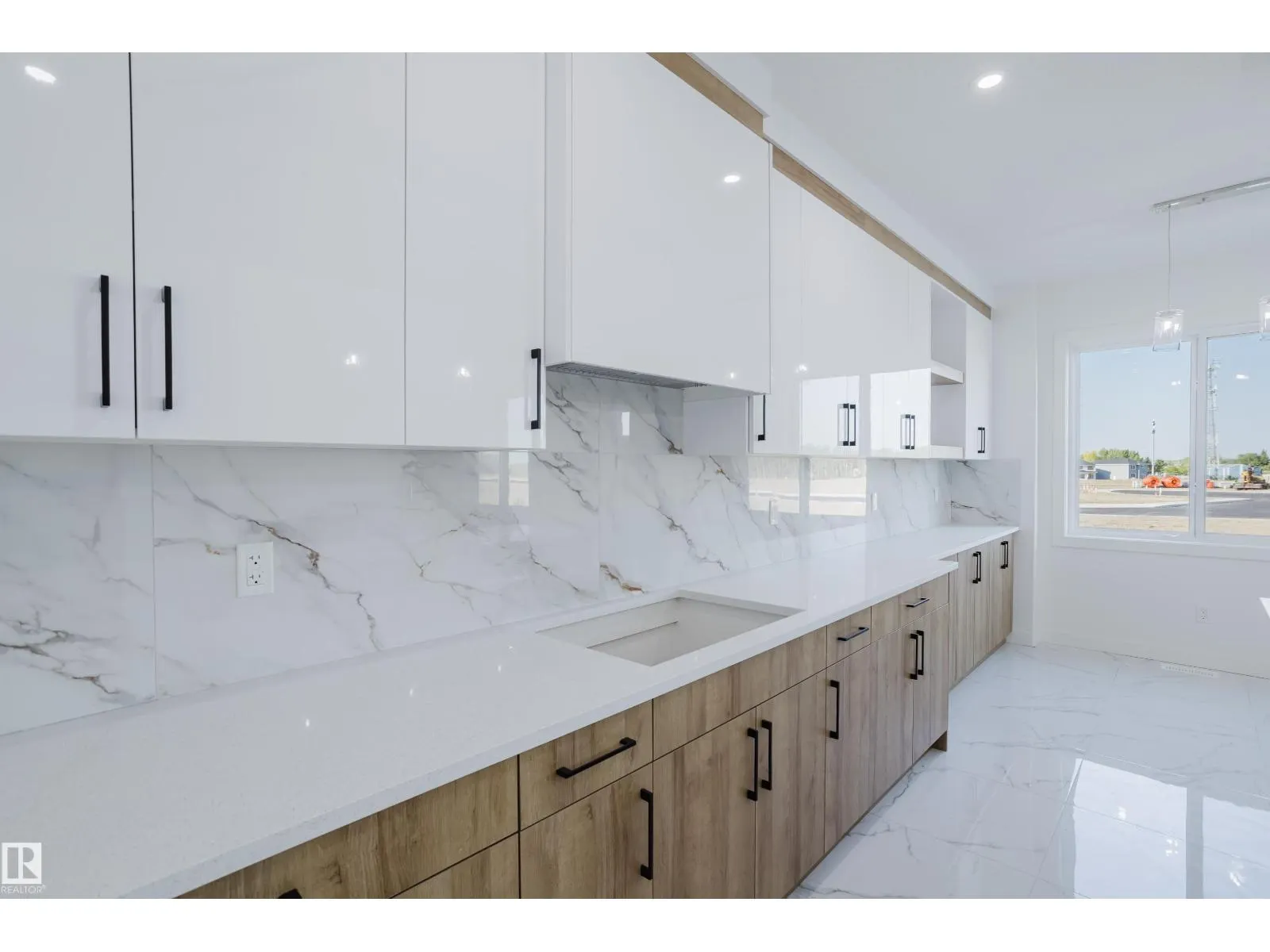 924 15 AV NW