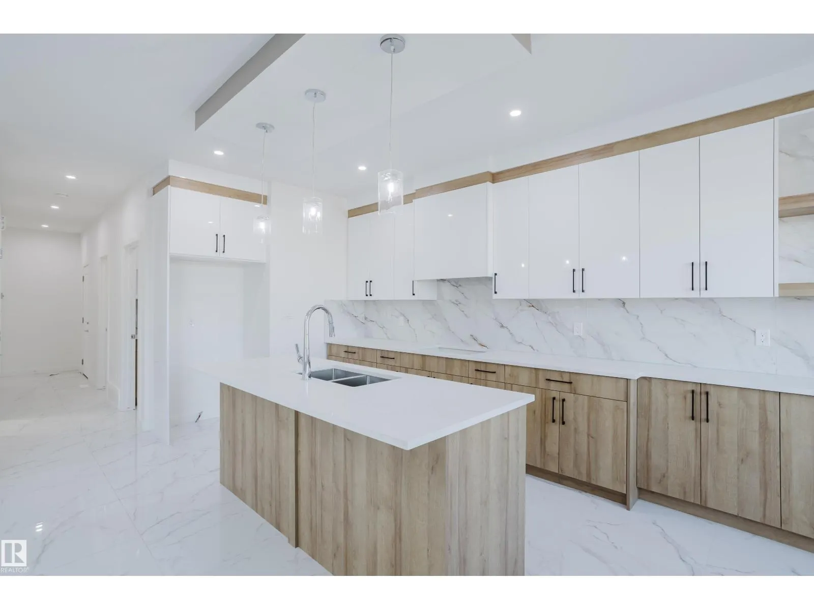 924 15 AV NW