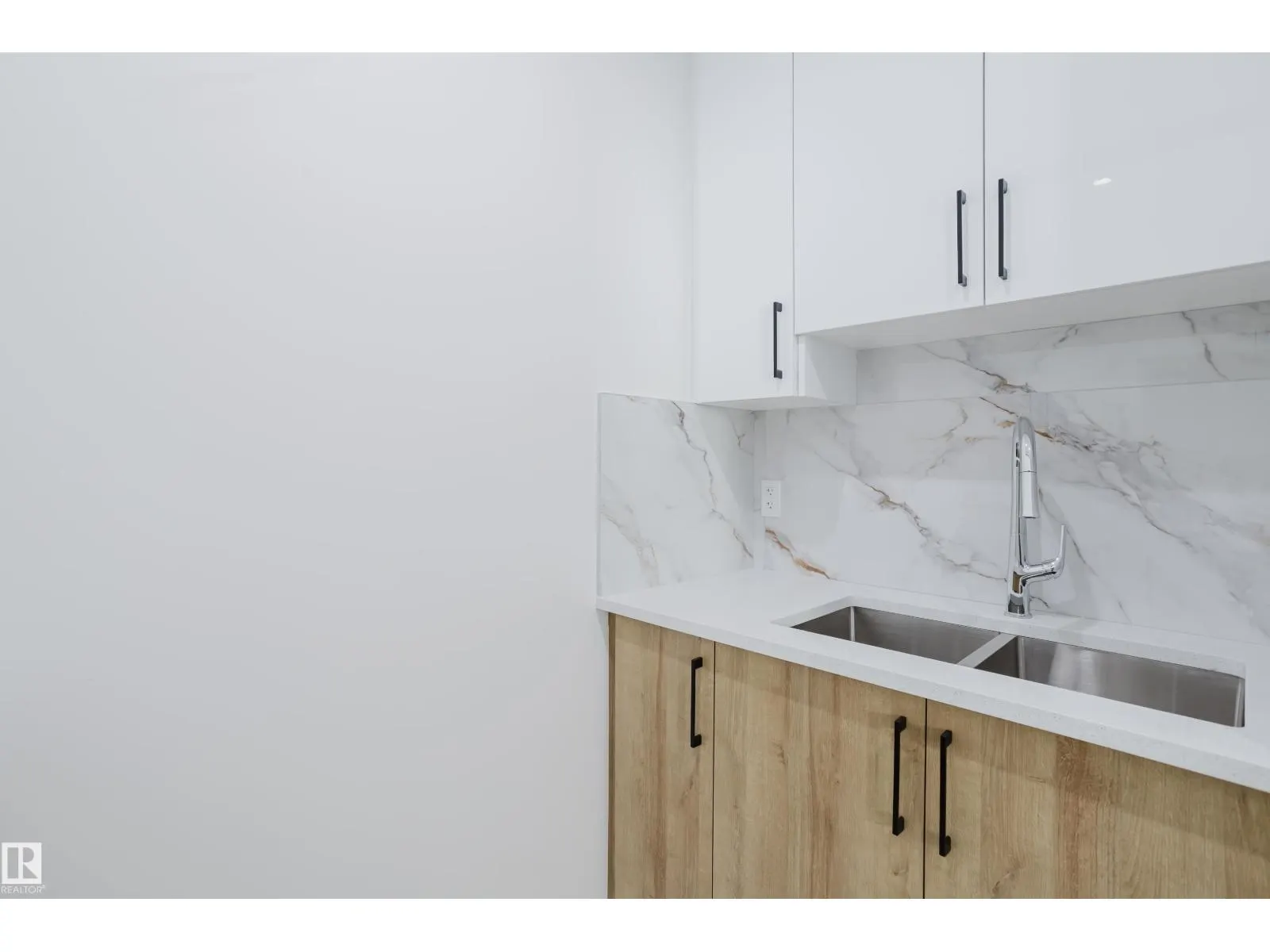 924 15 AV NW
