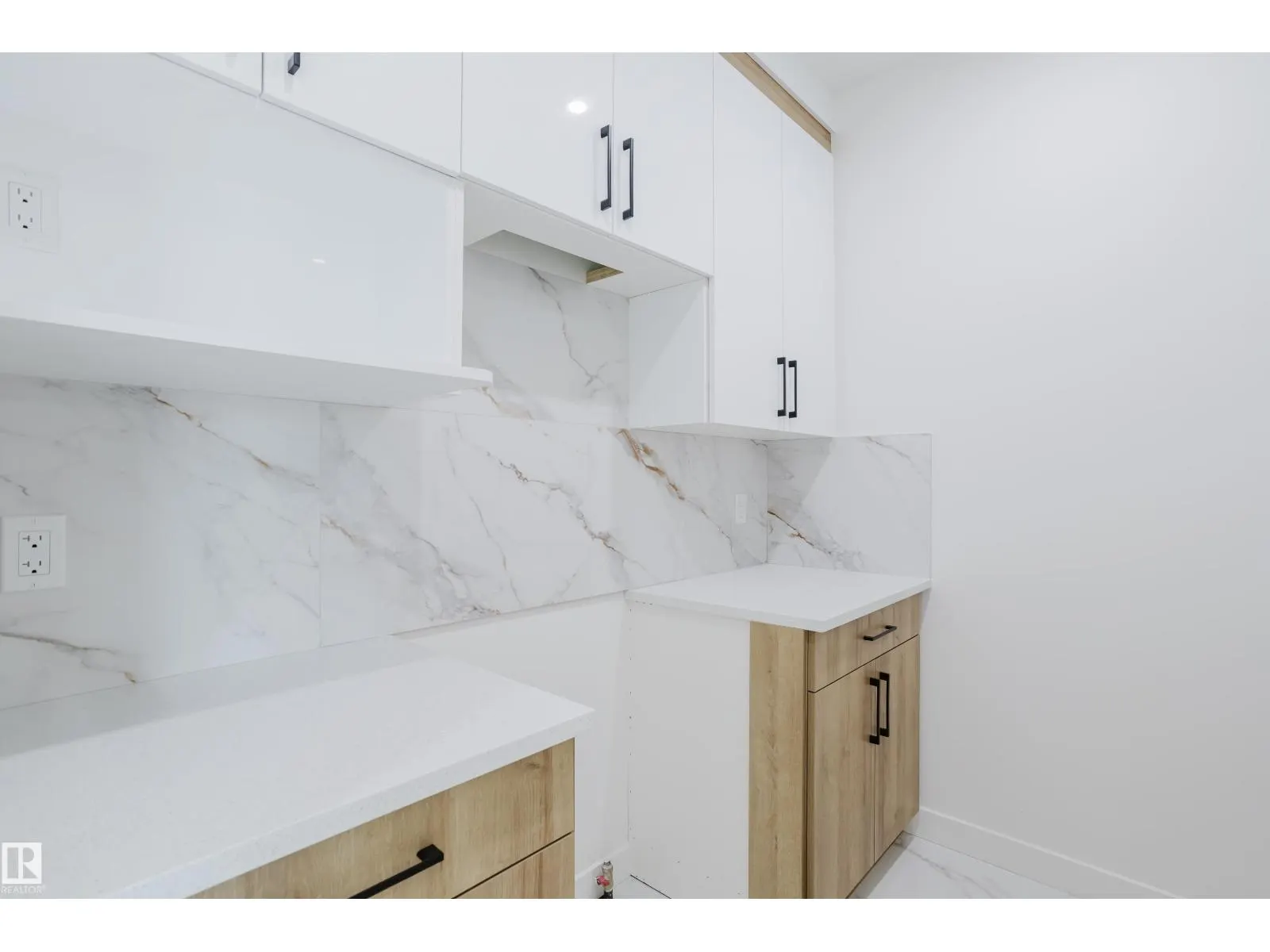 924 15 AV NW