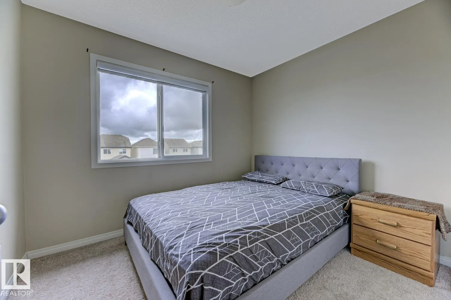 754 Eagleson CR NW