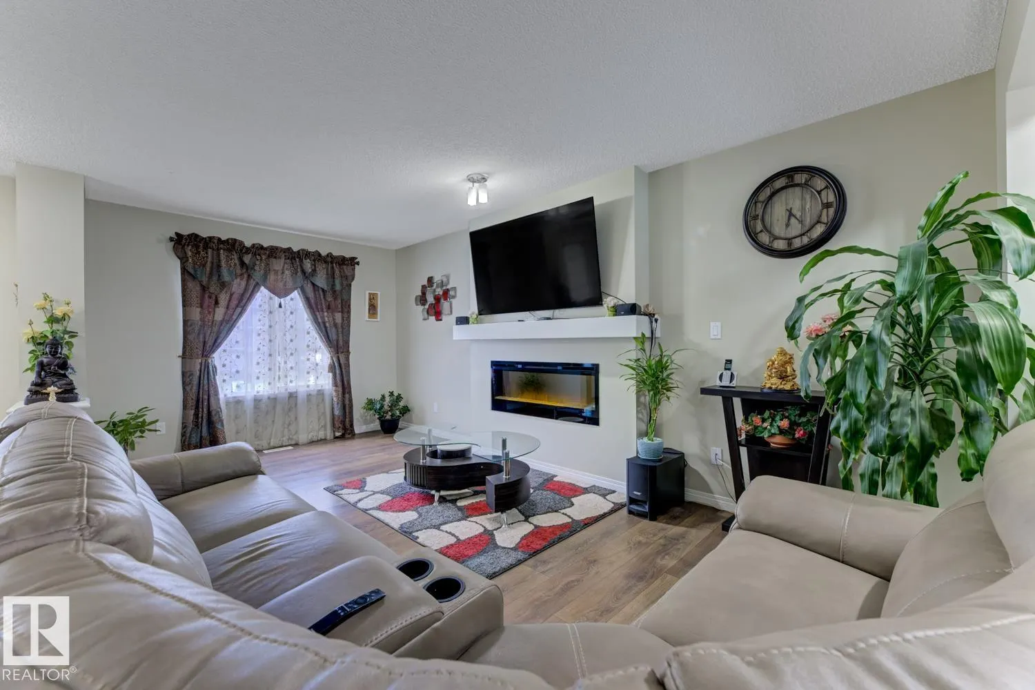 754 Eagleson CR NW