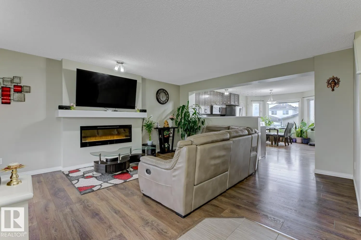 754 Eagleson CR NW
