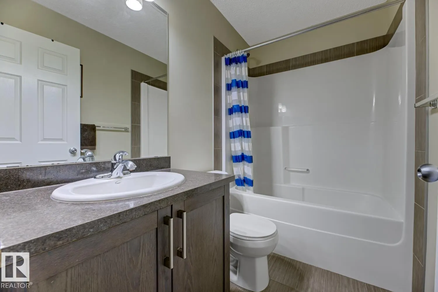 754 Eagleson CR NW