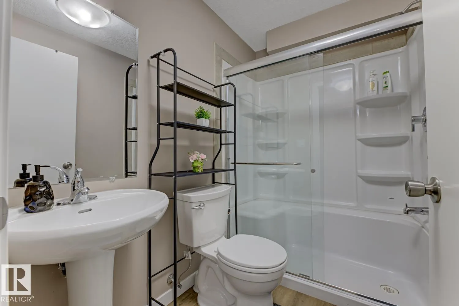 754 Eagleson CR NW