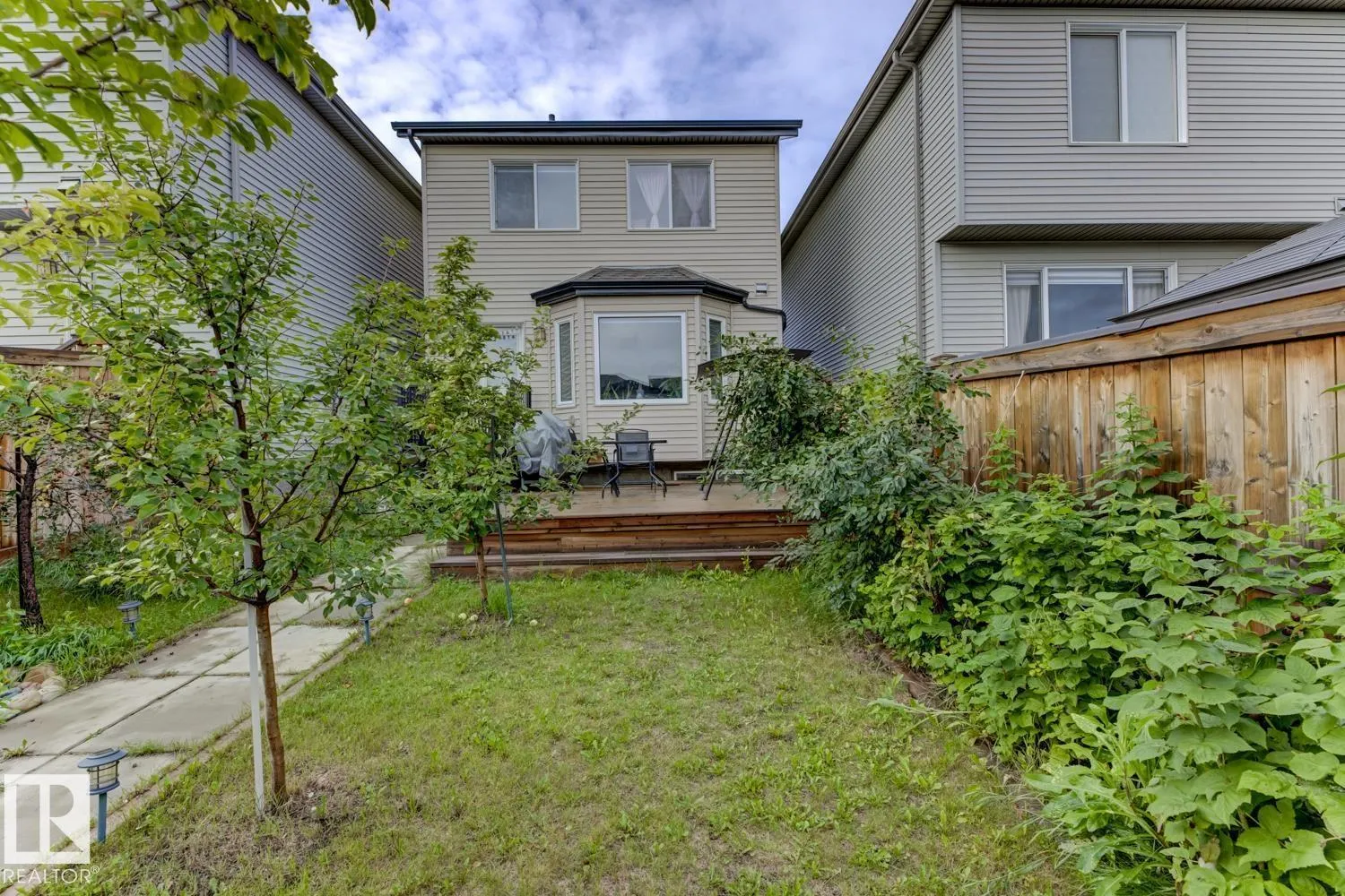 754 Eagleson CR NW