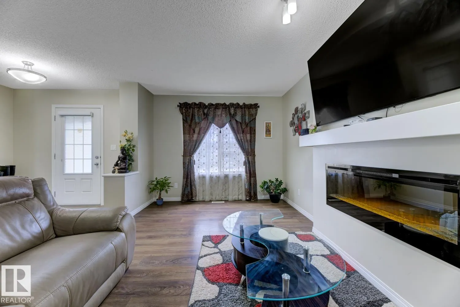 754 Eagleson CR NW