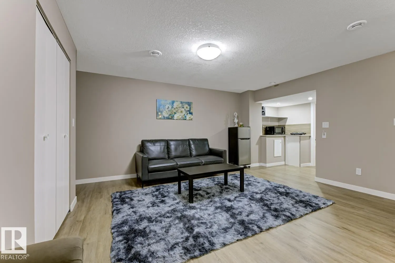 754 Eagleson CR NW