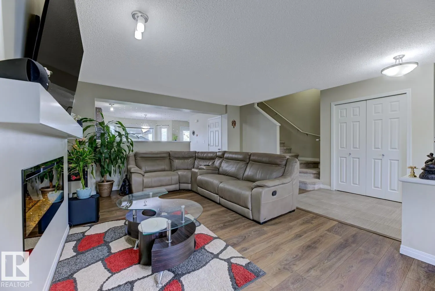 754 Eagleson CR NW
