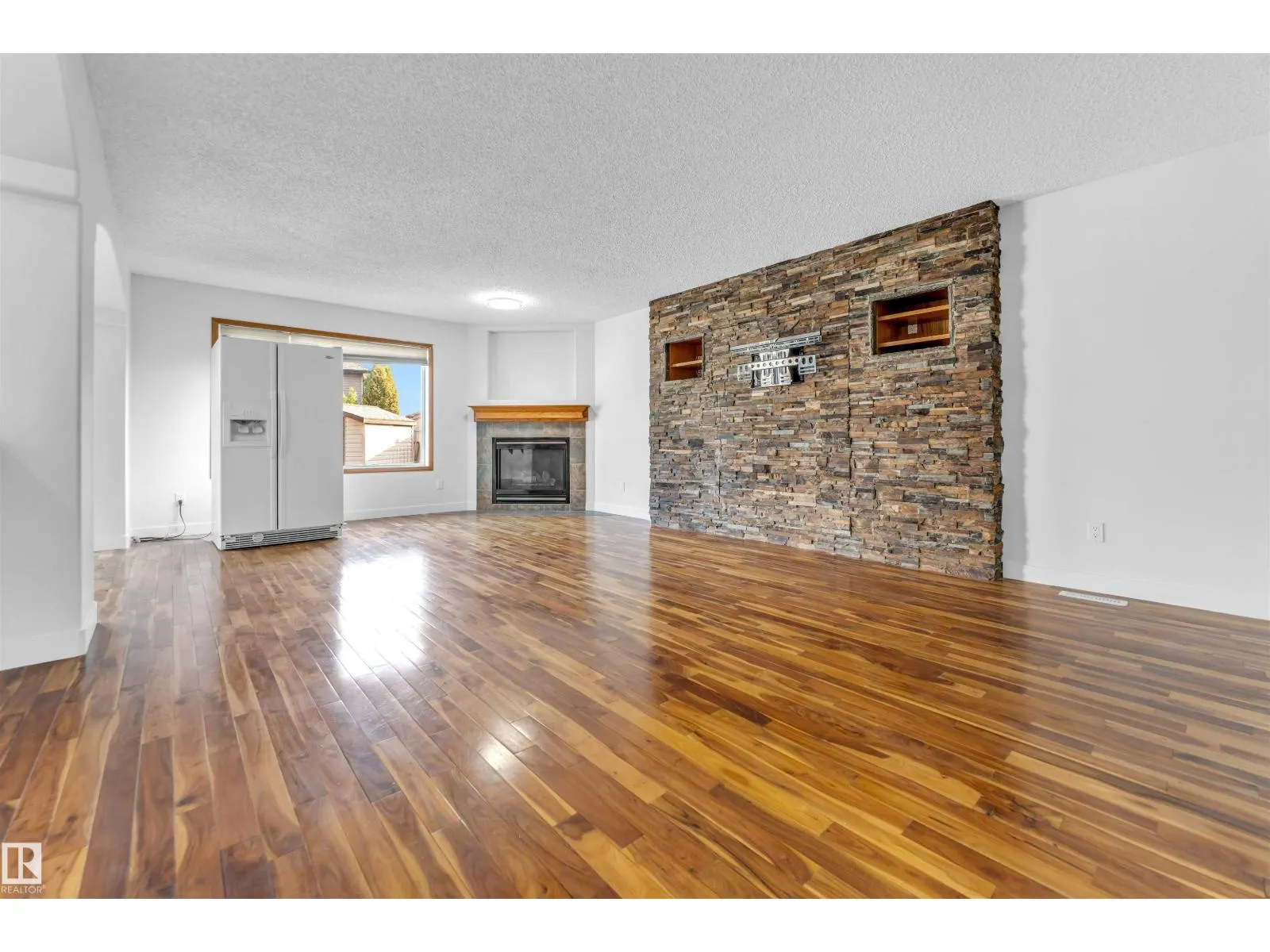 10621 175A AV NW