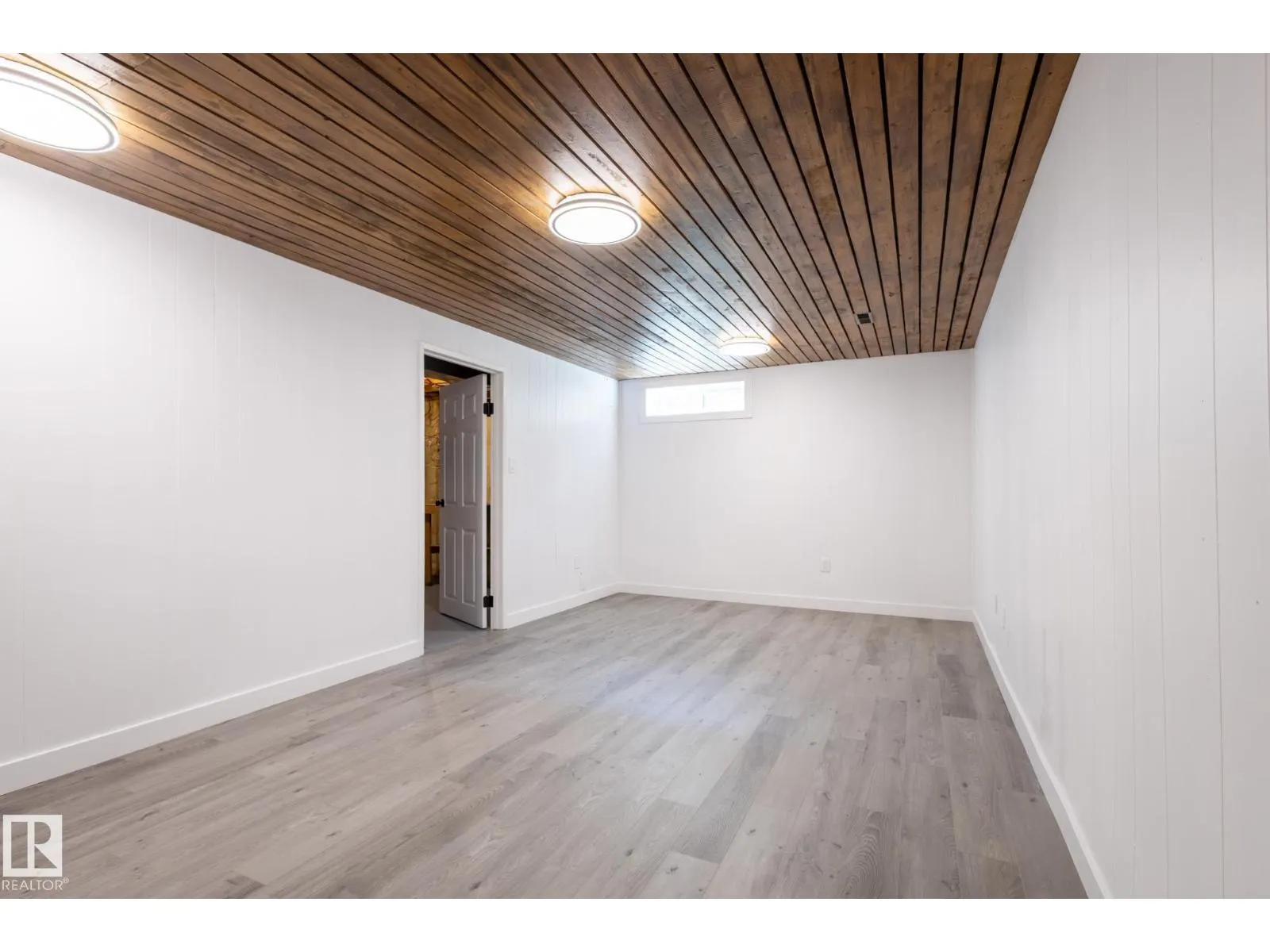 3109 110A ST NW