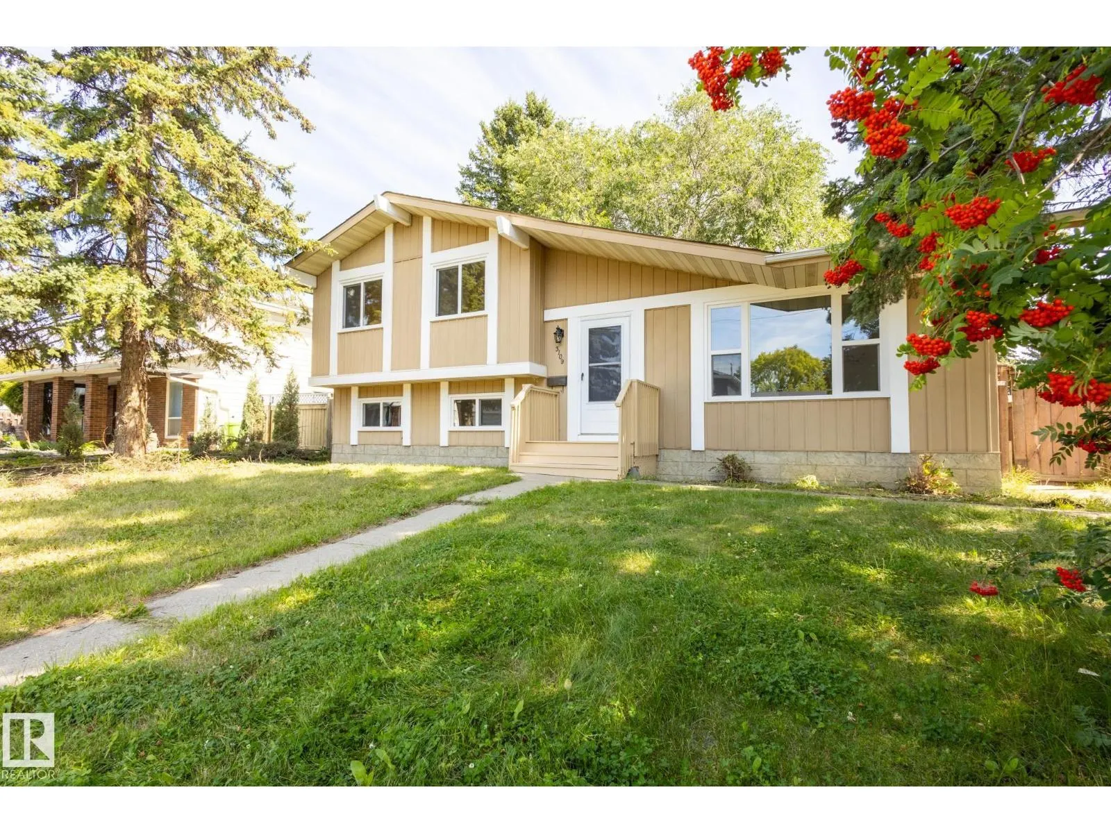 3109 110A ST NW