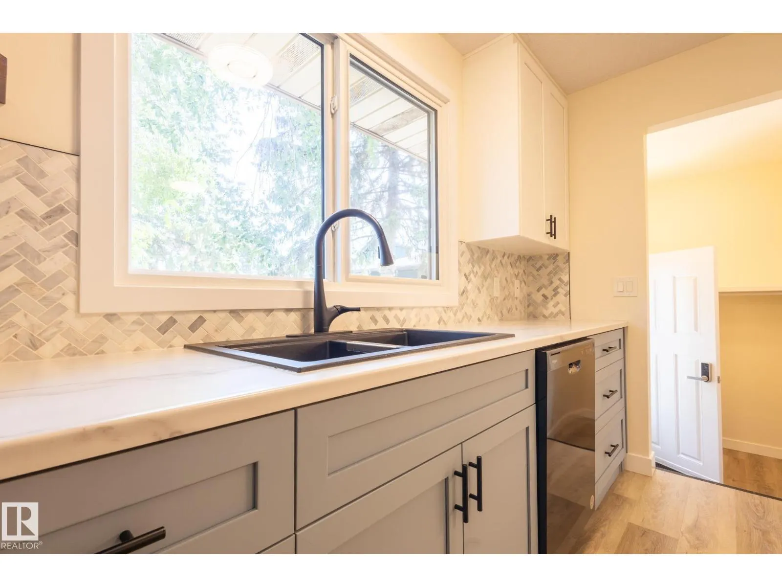 3109 110A ST NW