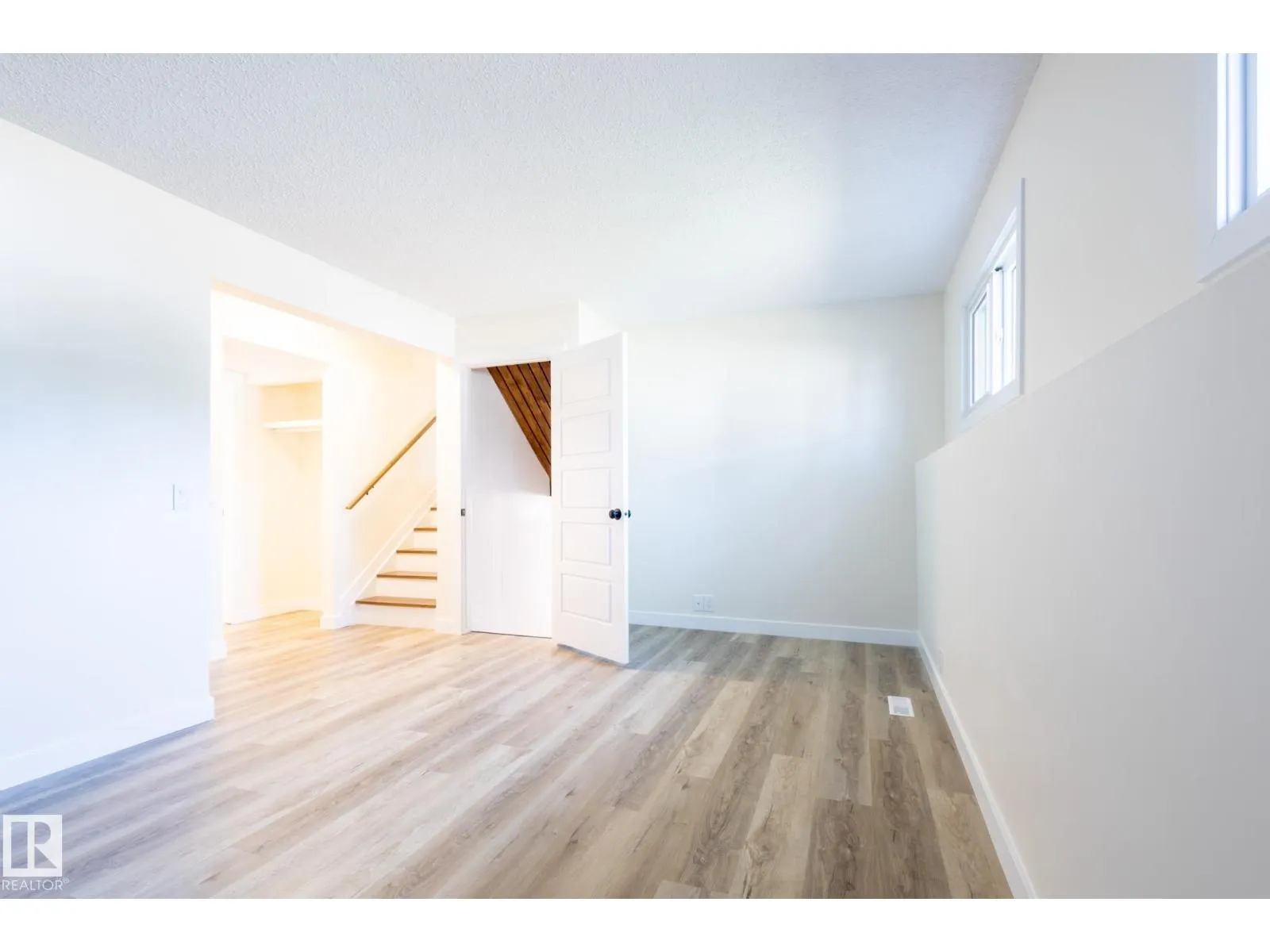 3109 110A ST NW