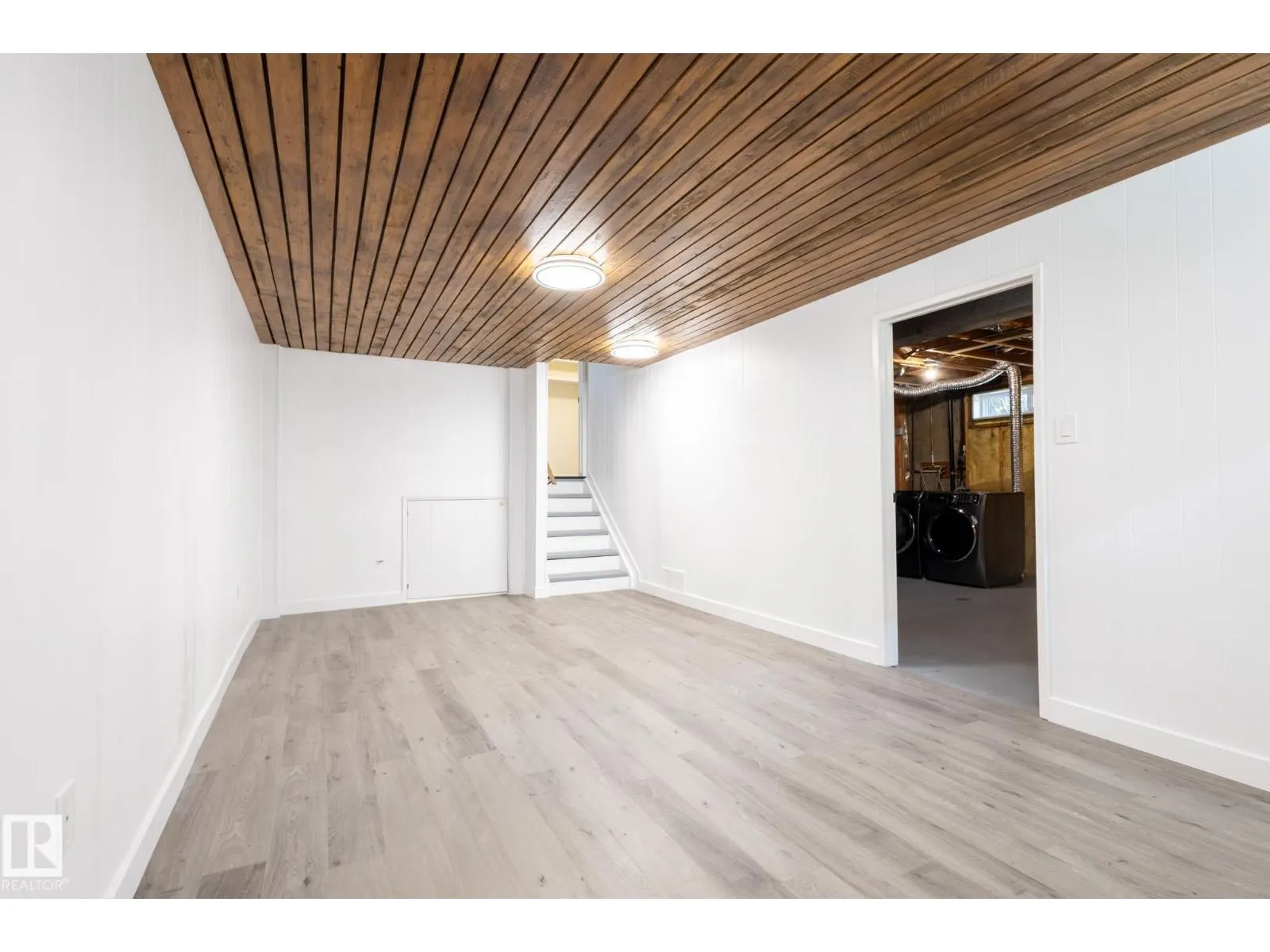 3109 110A ST NW