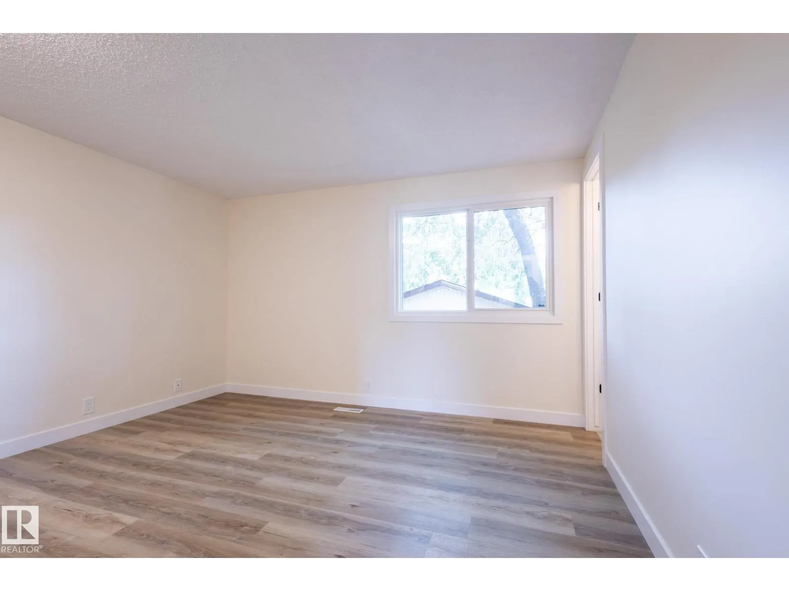 3109 110A ST NW