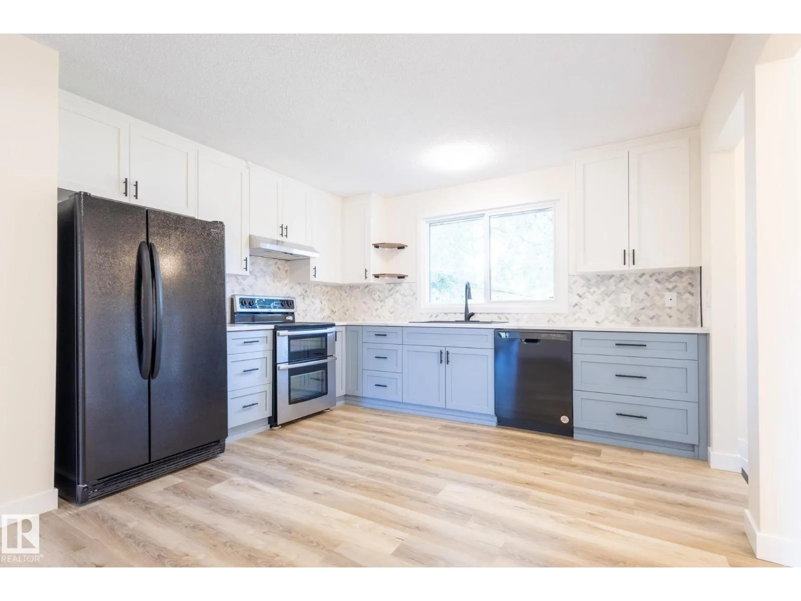 3109 110A ST NW
