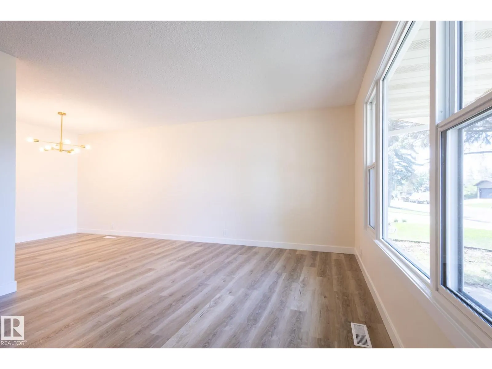 3109 110A ST NW