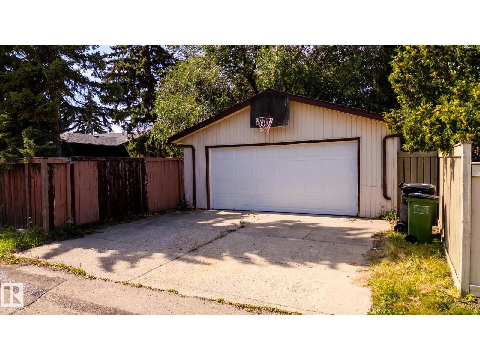3109 110A ST NW