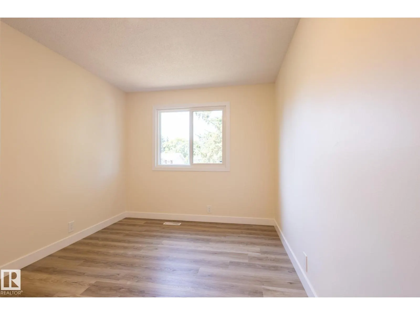 3109 110A ST NW
