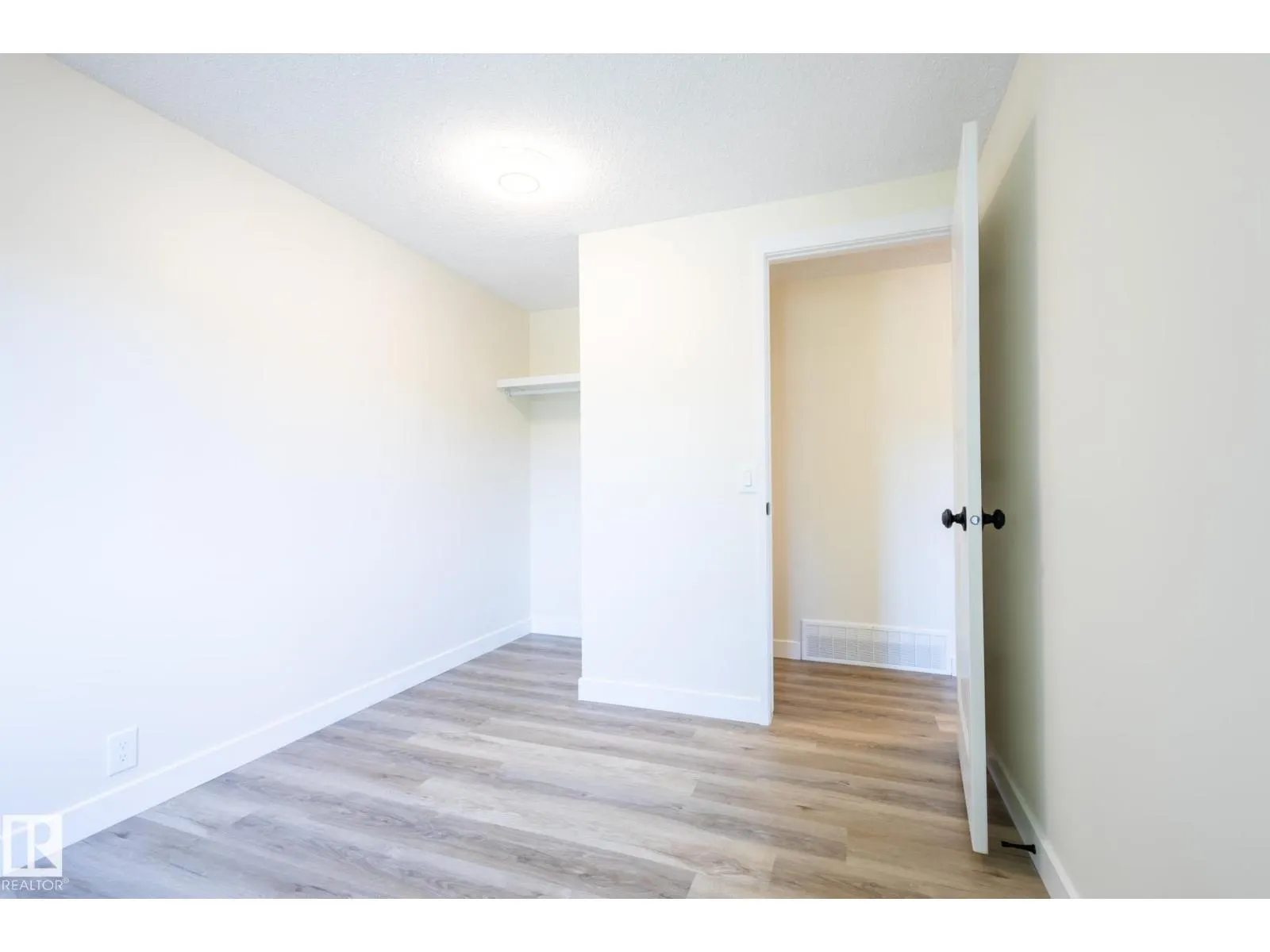 3109 110A ST NW