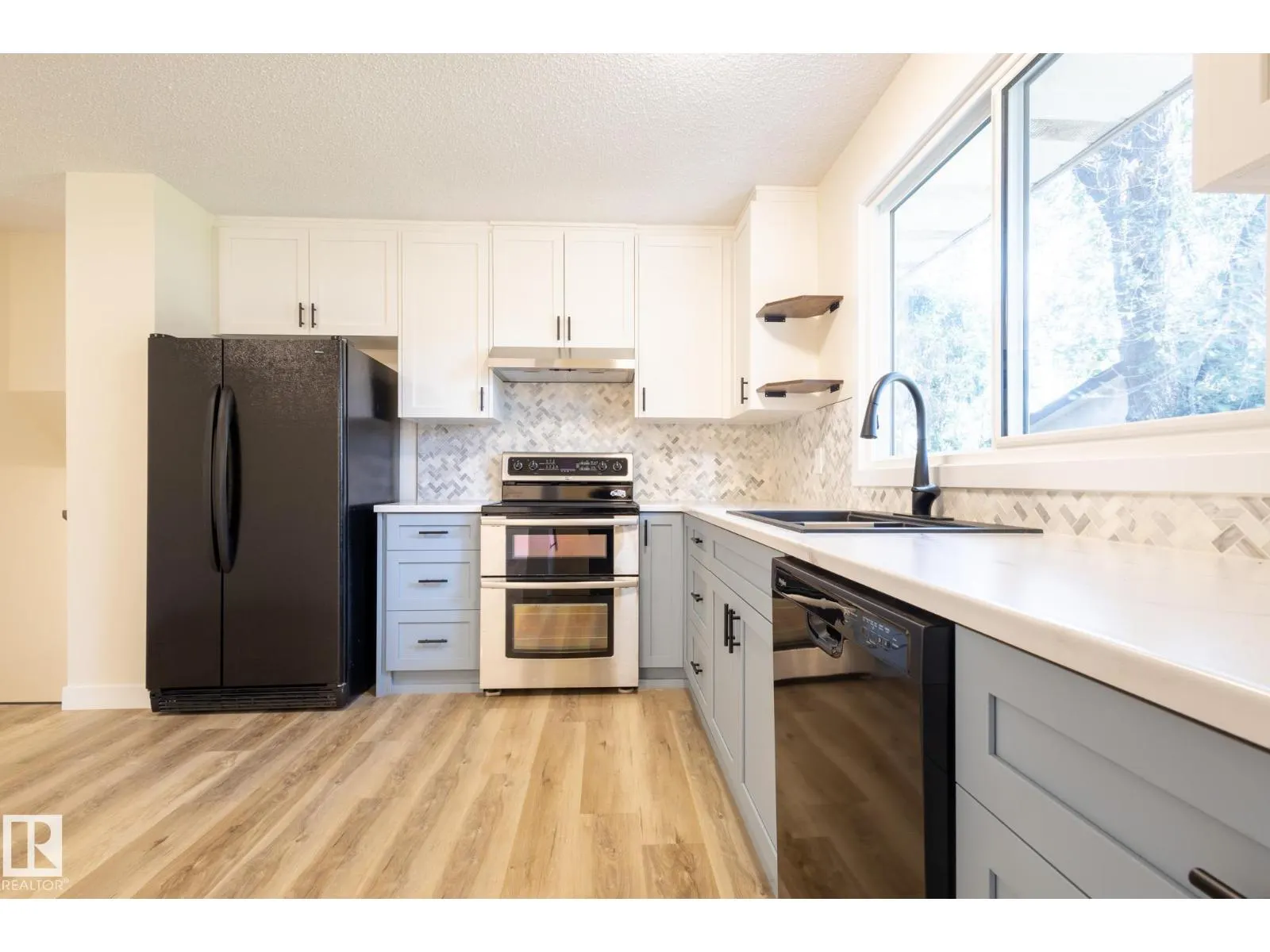 3109 110A ST NW