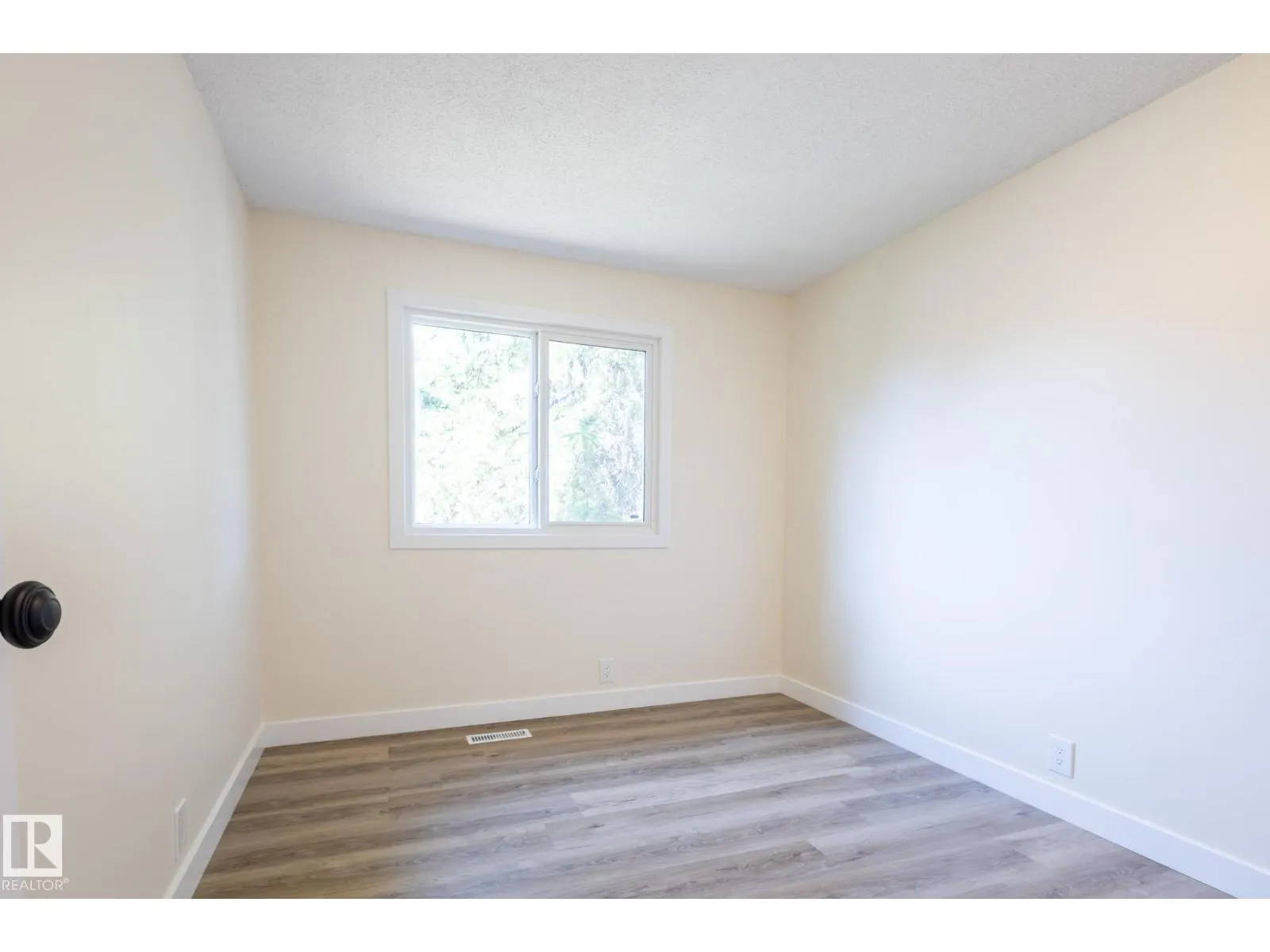 3109 110A ST NW