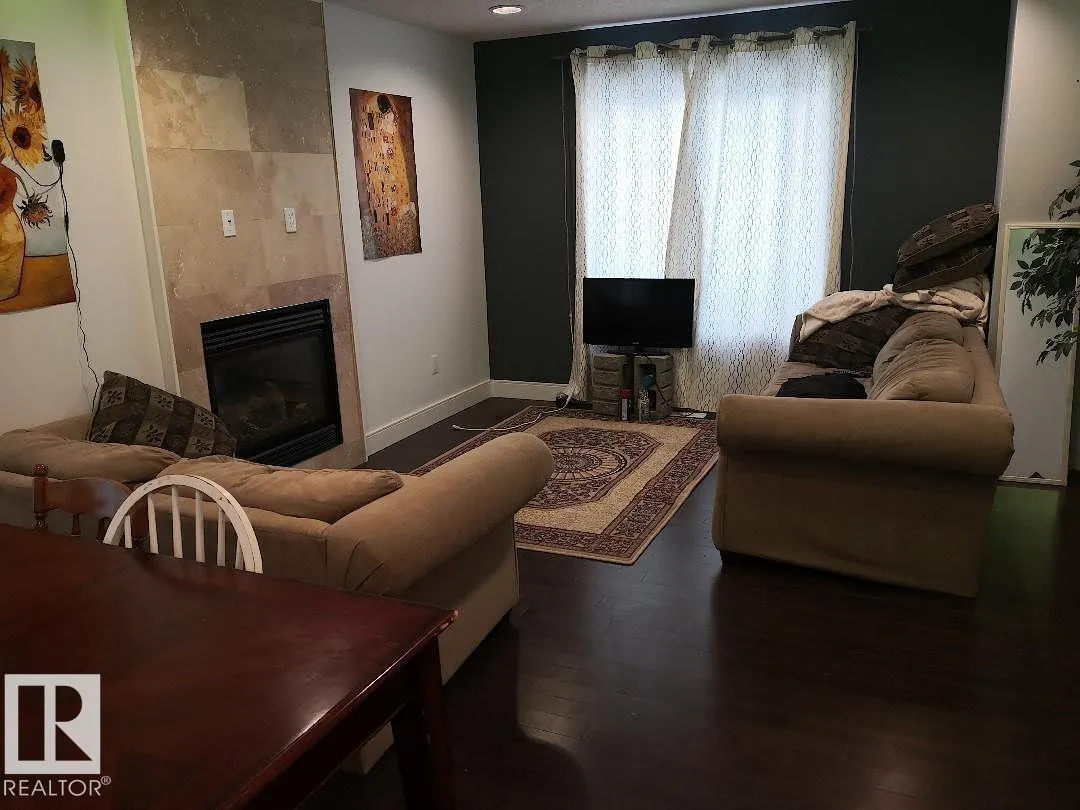 10922 81 AV NW NW