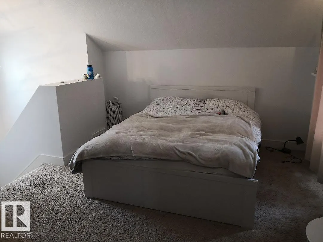 10922 81 AV NW NW