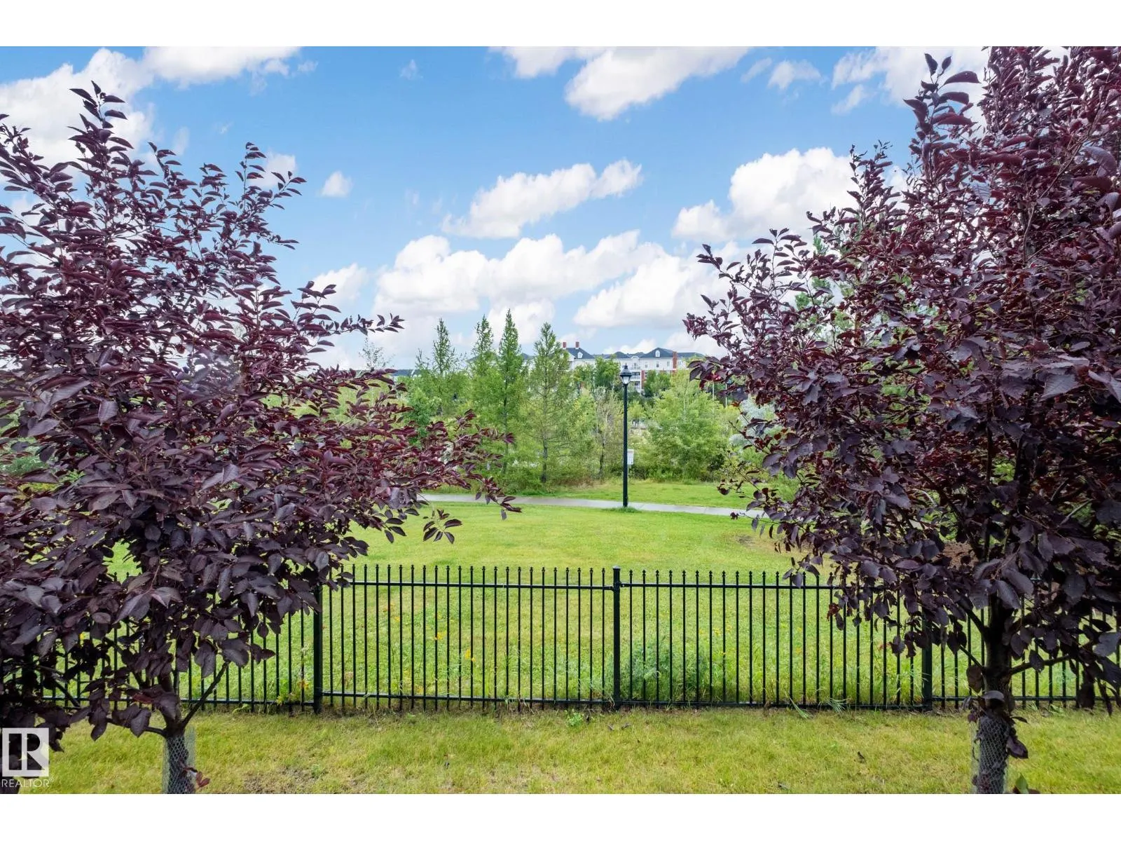 #420 524 GRIESBACH PARADE PR NW