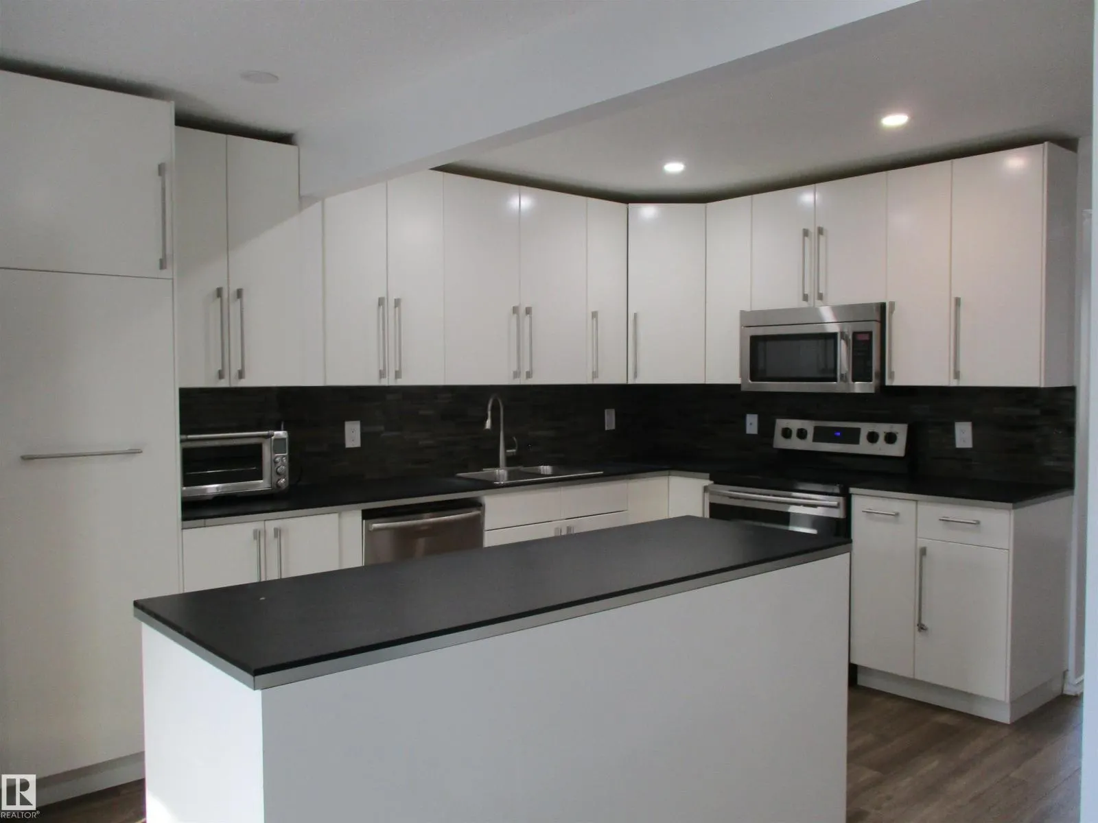 16520 115 ST NW
