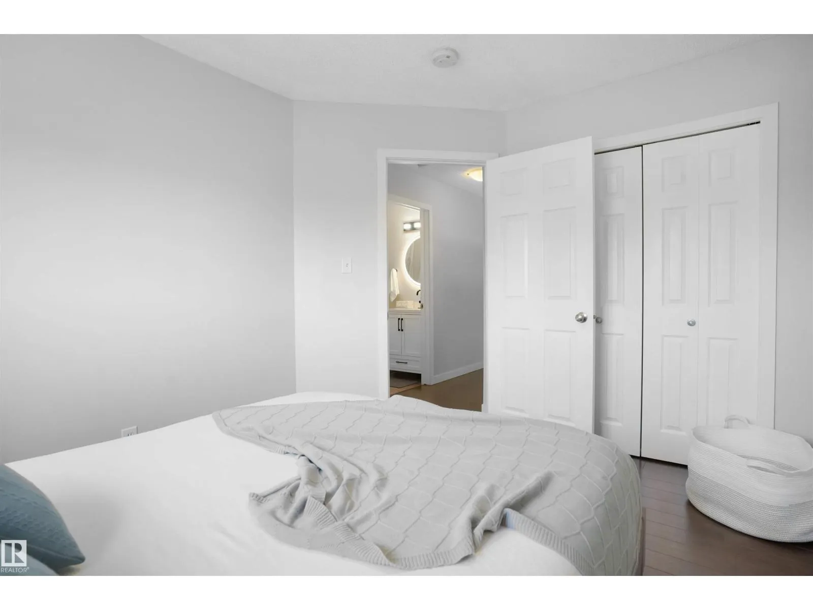 21353 87A AV NW