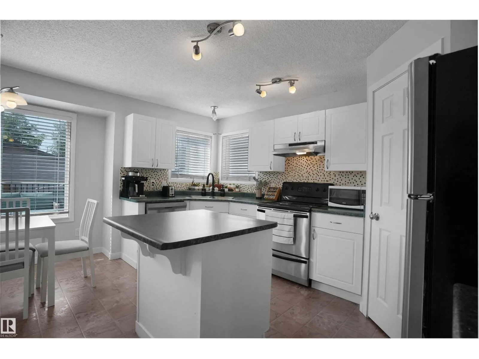 21353 87A AV NW