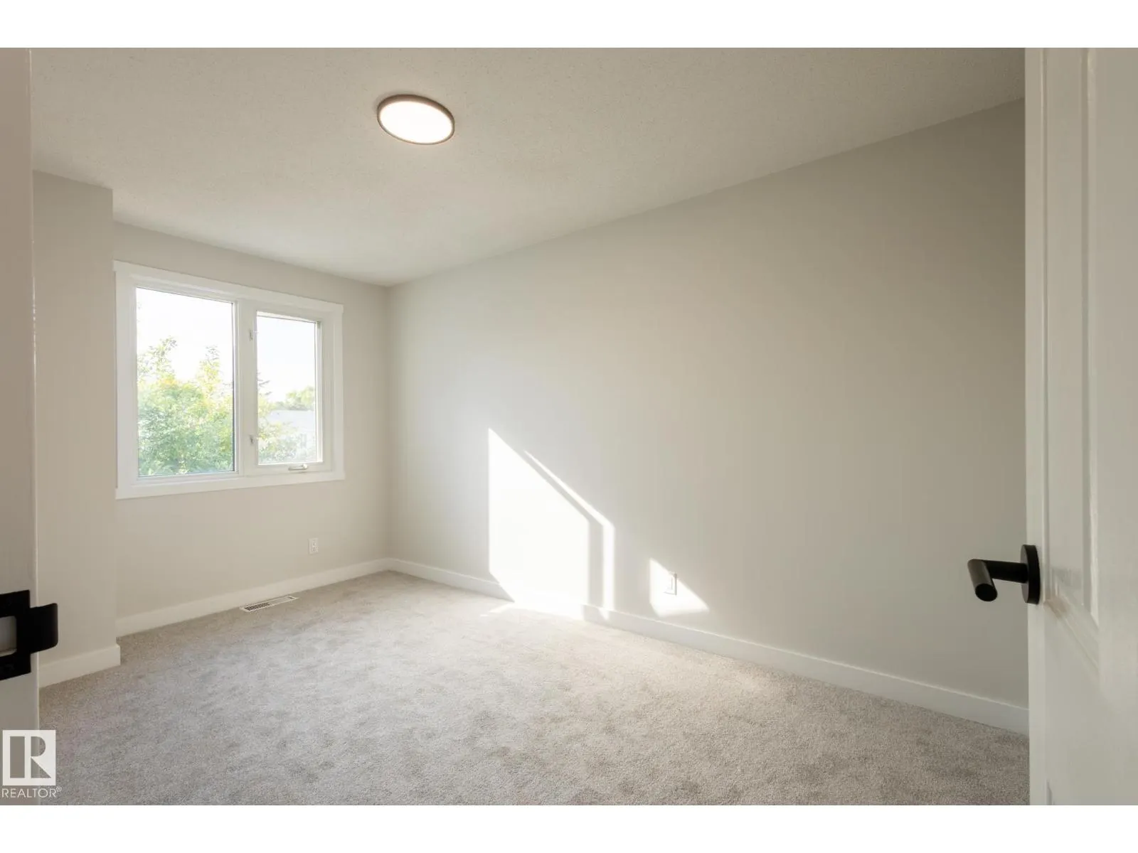 62 AMBERLY CO NW