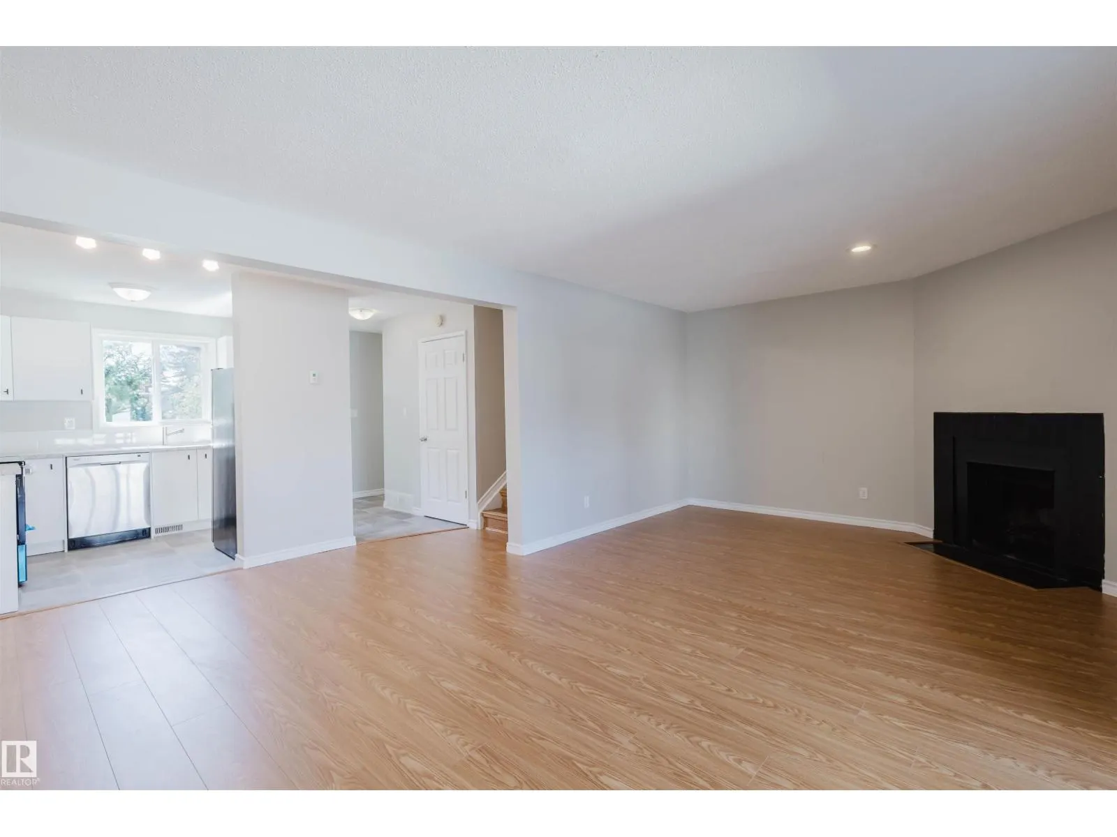 18160 81 AV NW