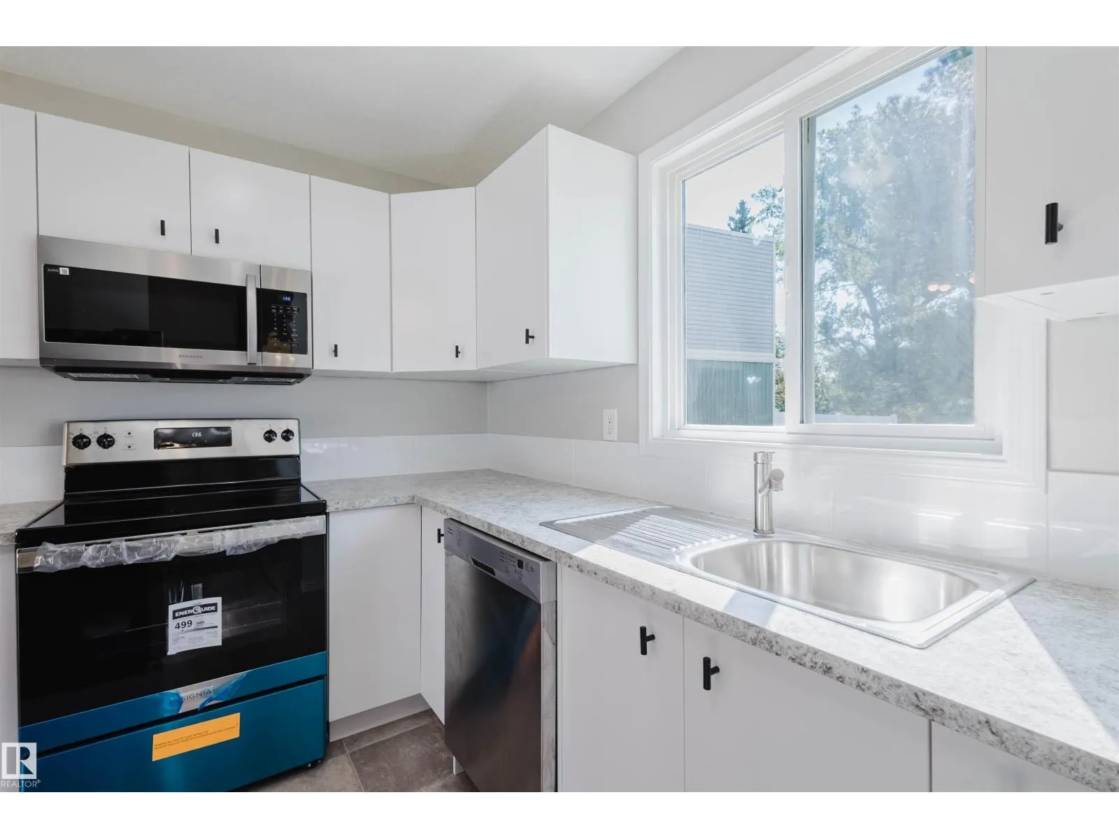 18160 81 AV NW