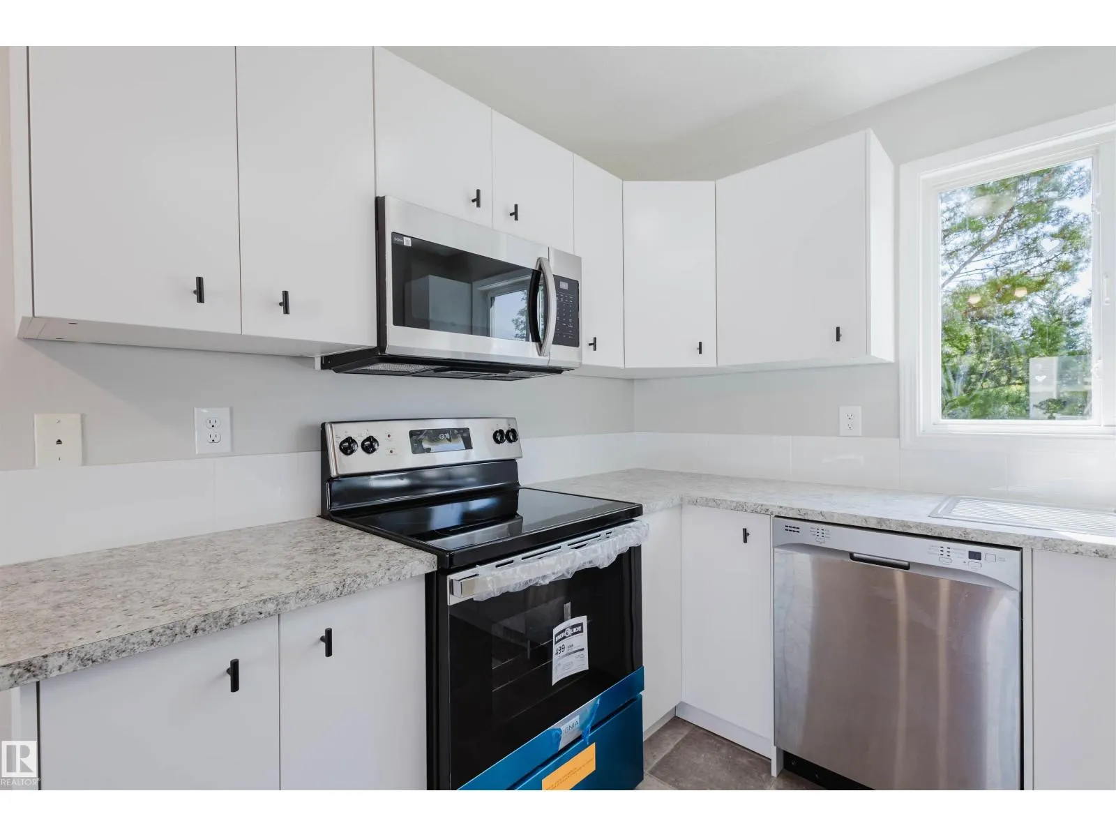 18160 81 AV NW