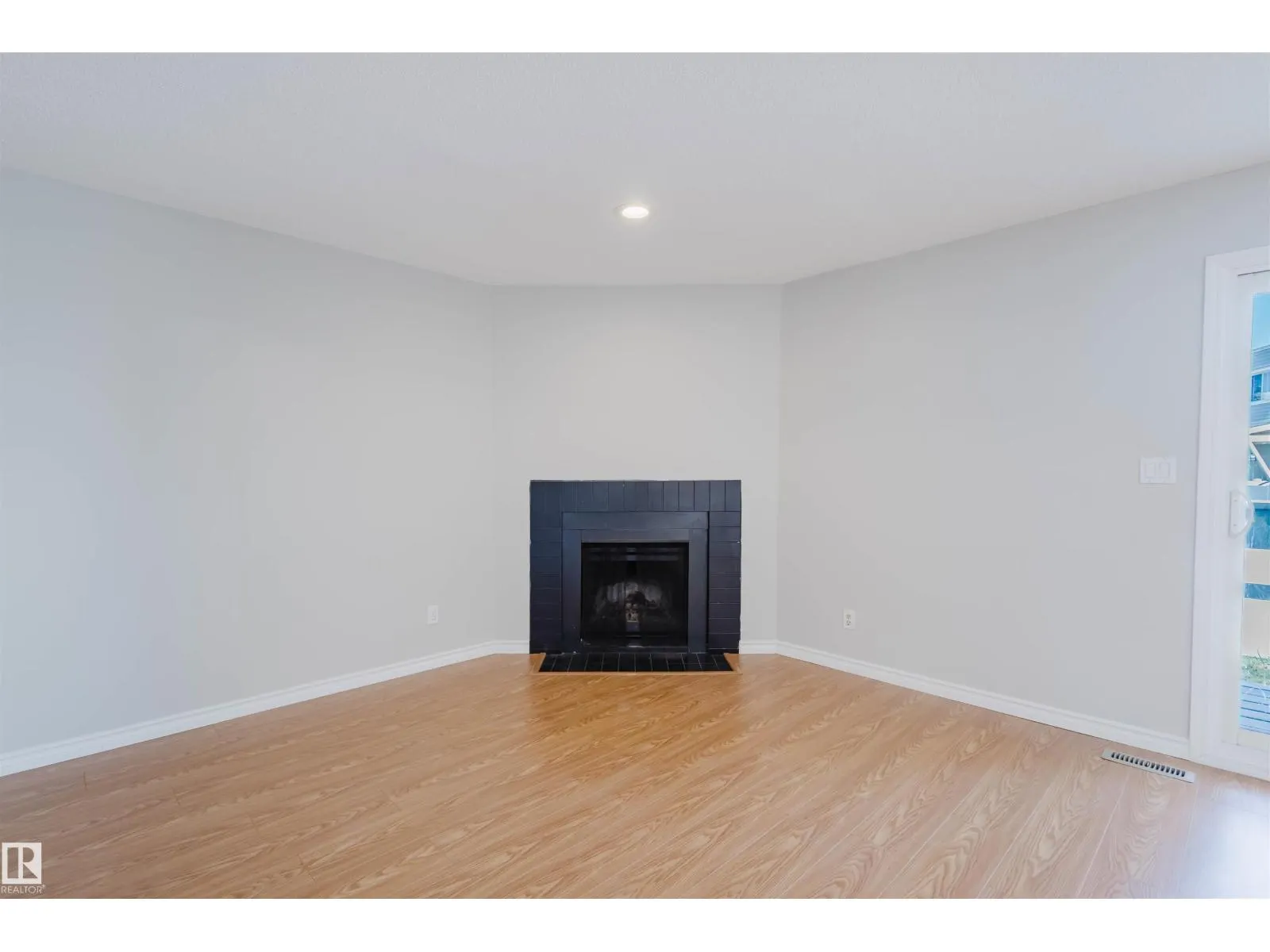 18160 81 AV NW