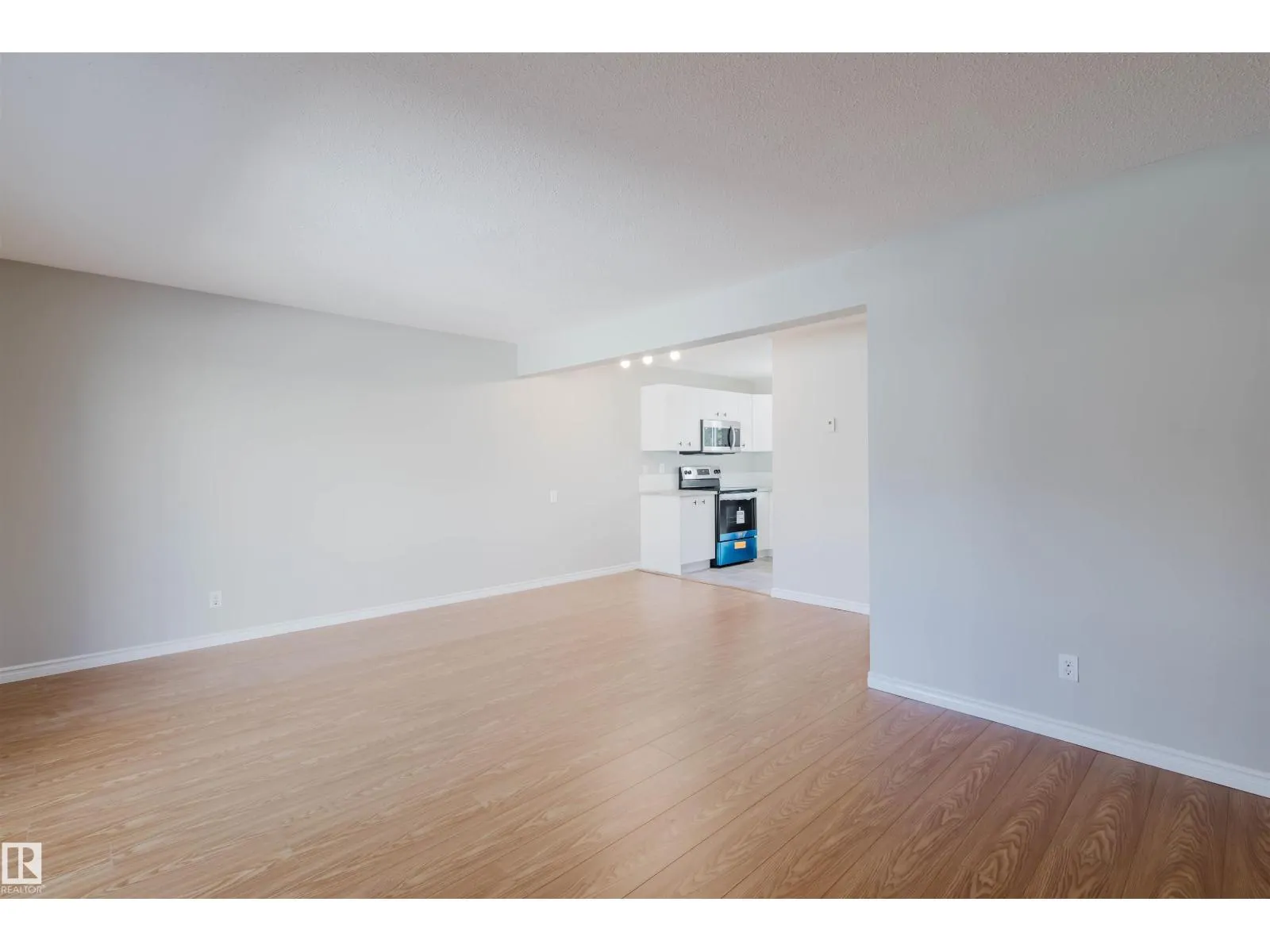 18160 81 AV NW