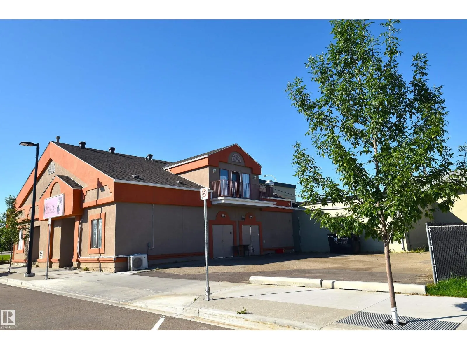 101 MAIN ST