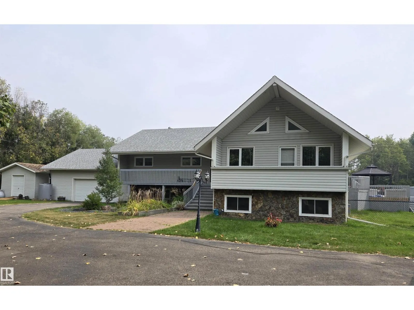#11 23012 TWP ROAD 521
