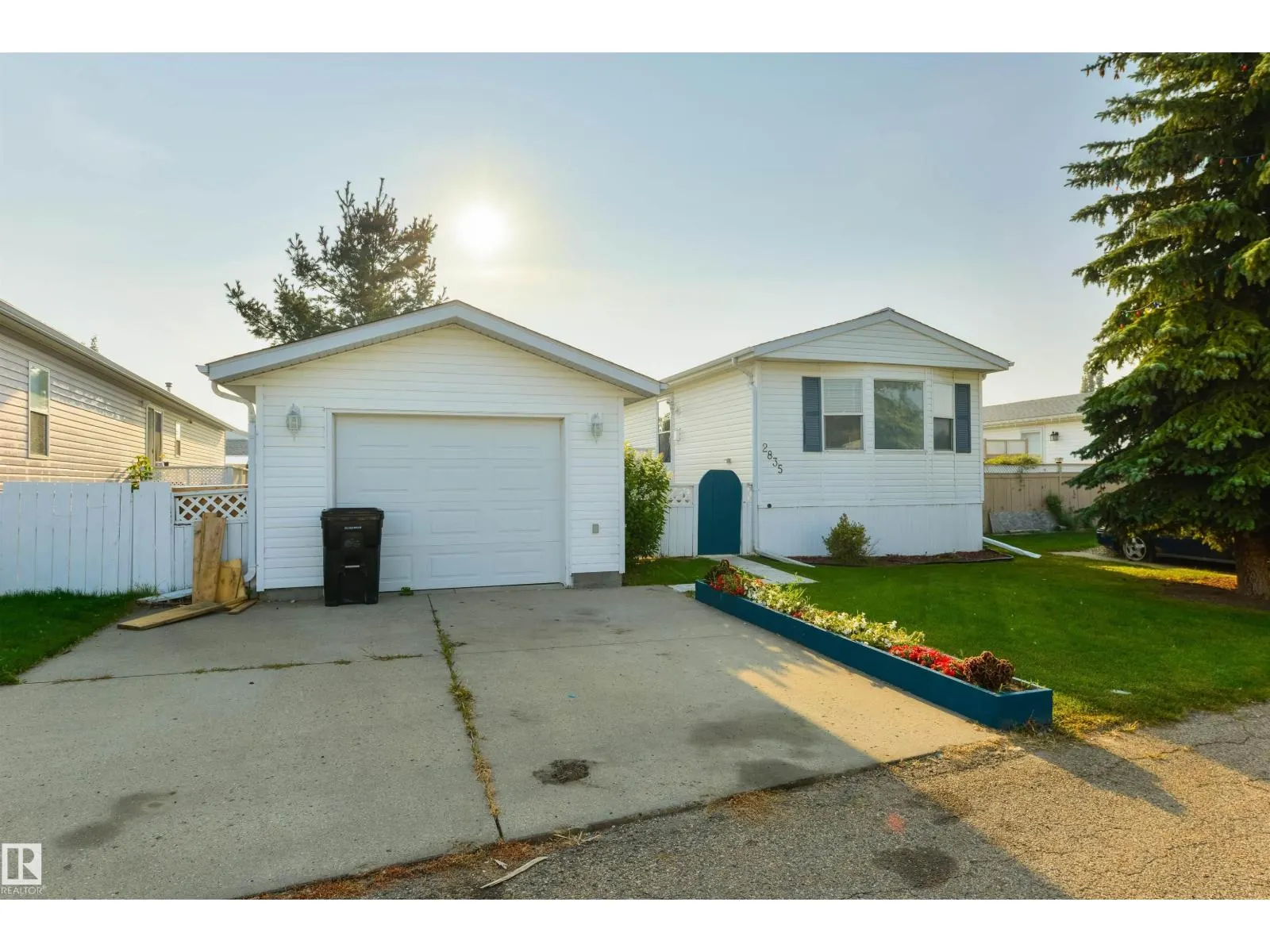 2835 Lakeside CL NW