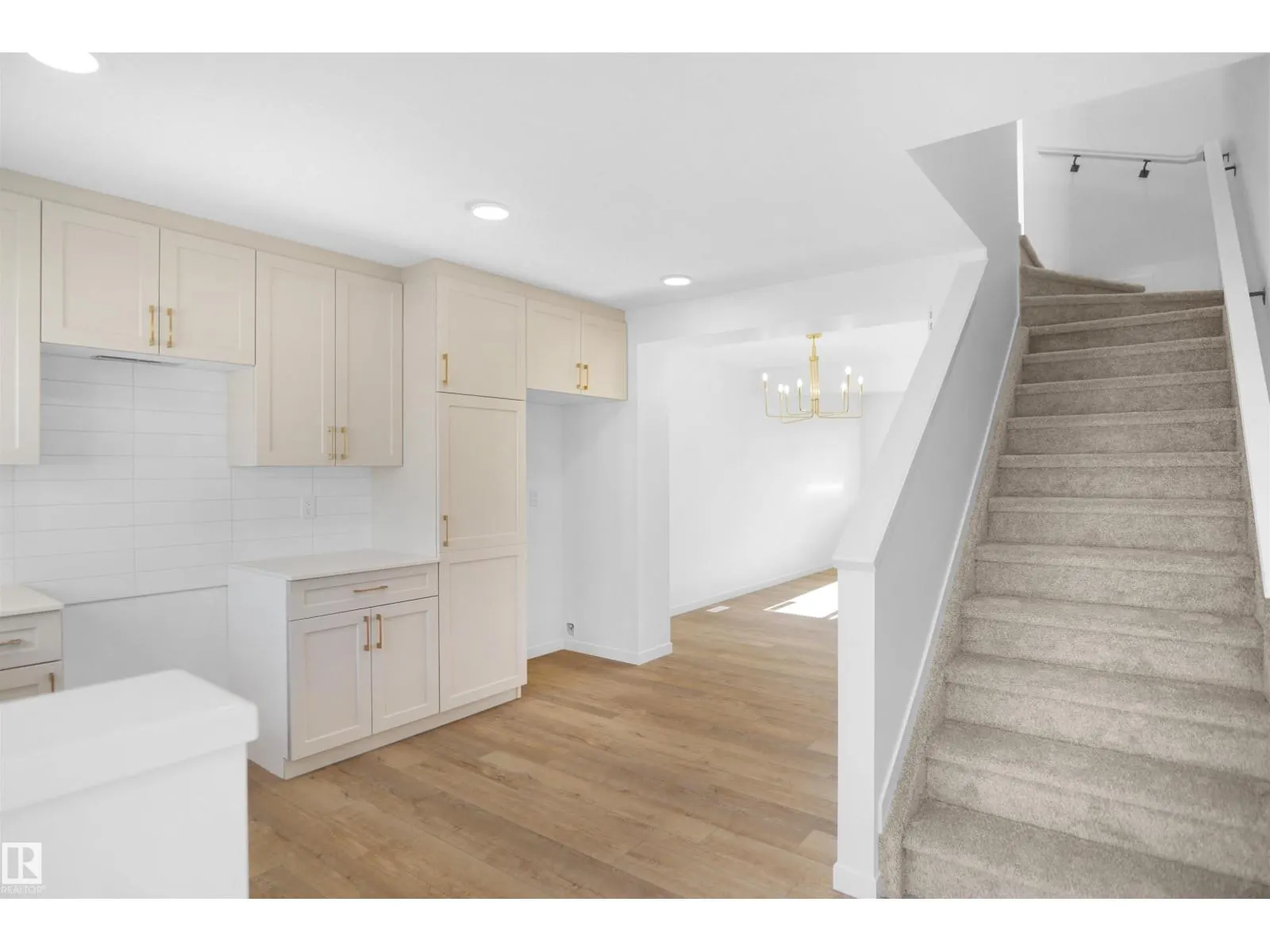 2107 210 ST NW