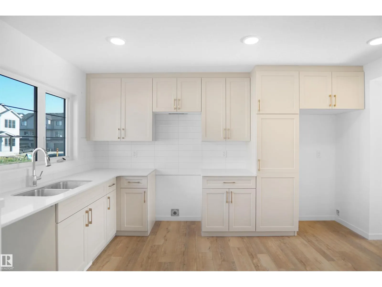 2107 210 ST NW